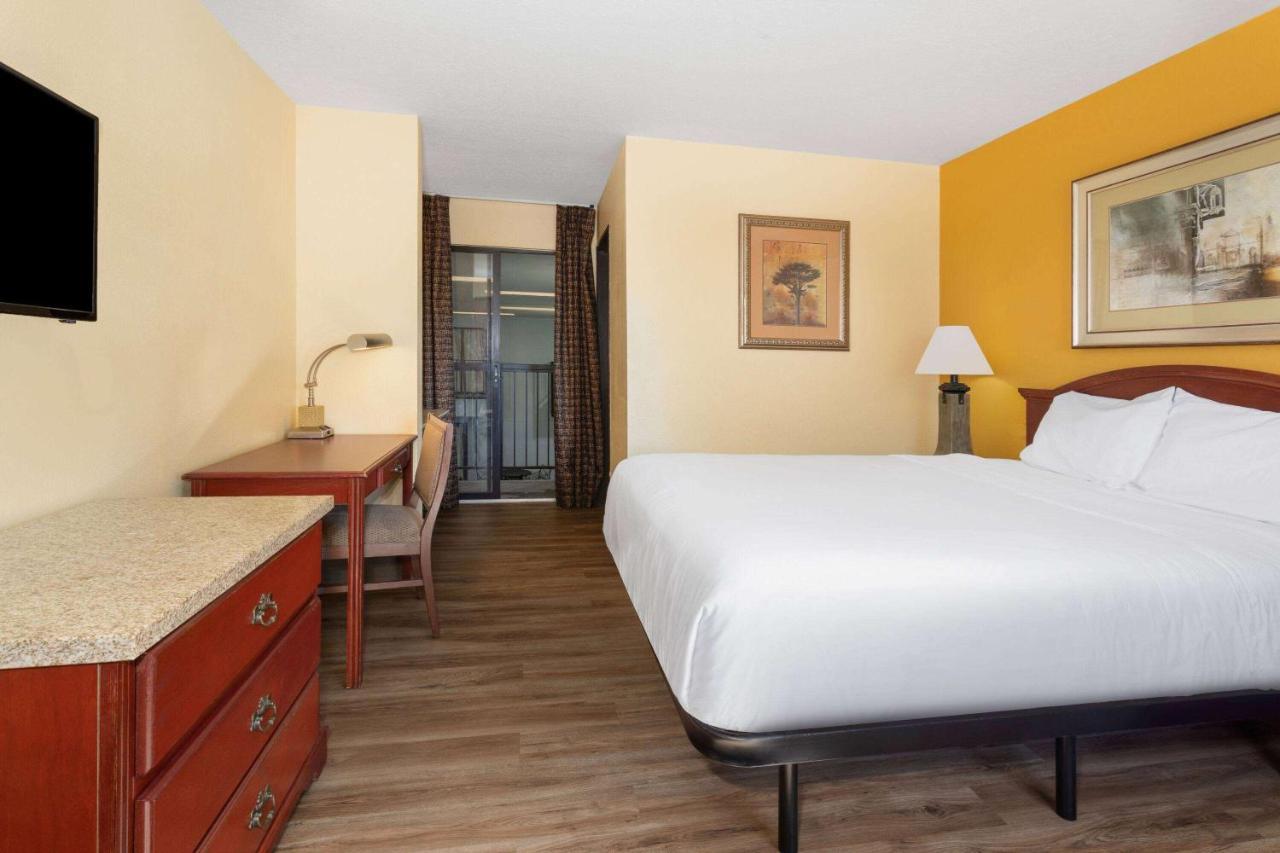 Travelodge By Wyndham Albuquerque East Exterior photo