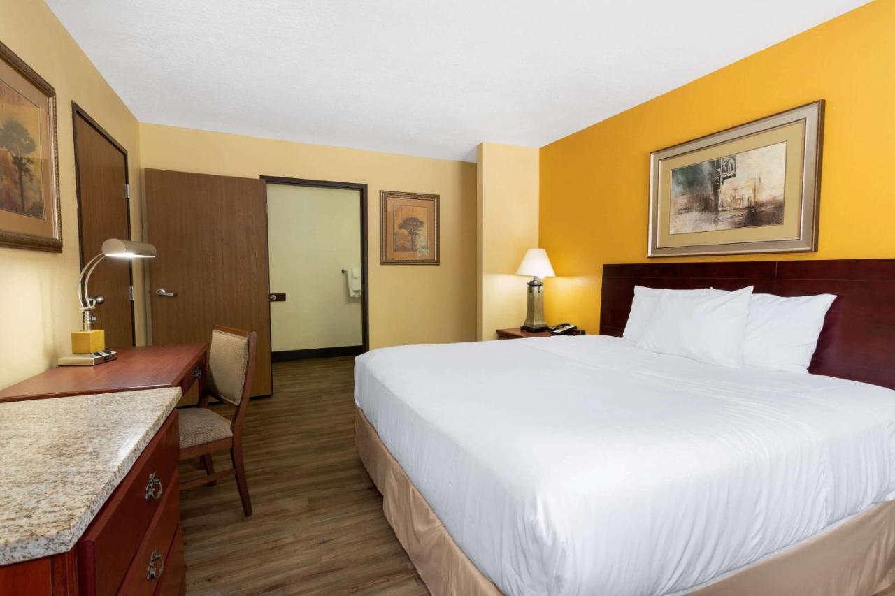 Travelodge By Wyndham Albuquerque East Exterior photo