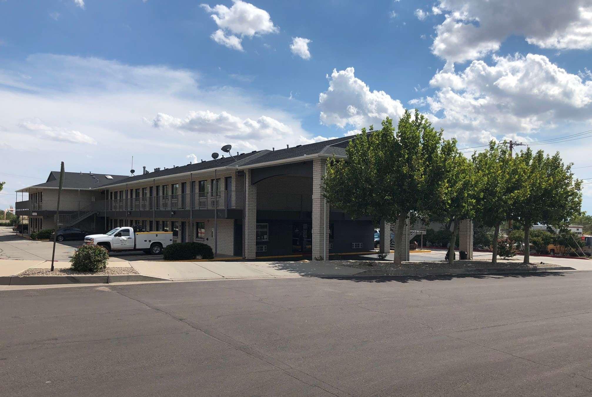 Travelodge By Wyndham Albuquerque East Exterior photo