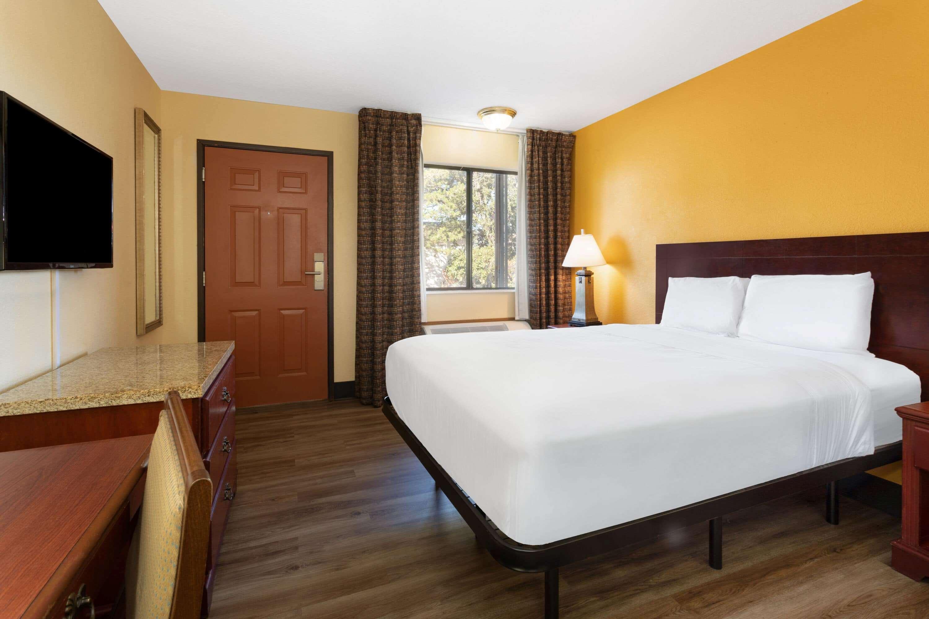 Travelodge By Wyndham Albuquerque East Exterior photo