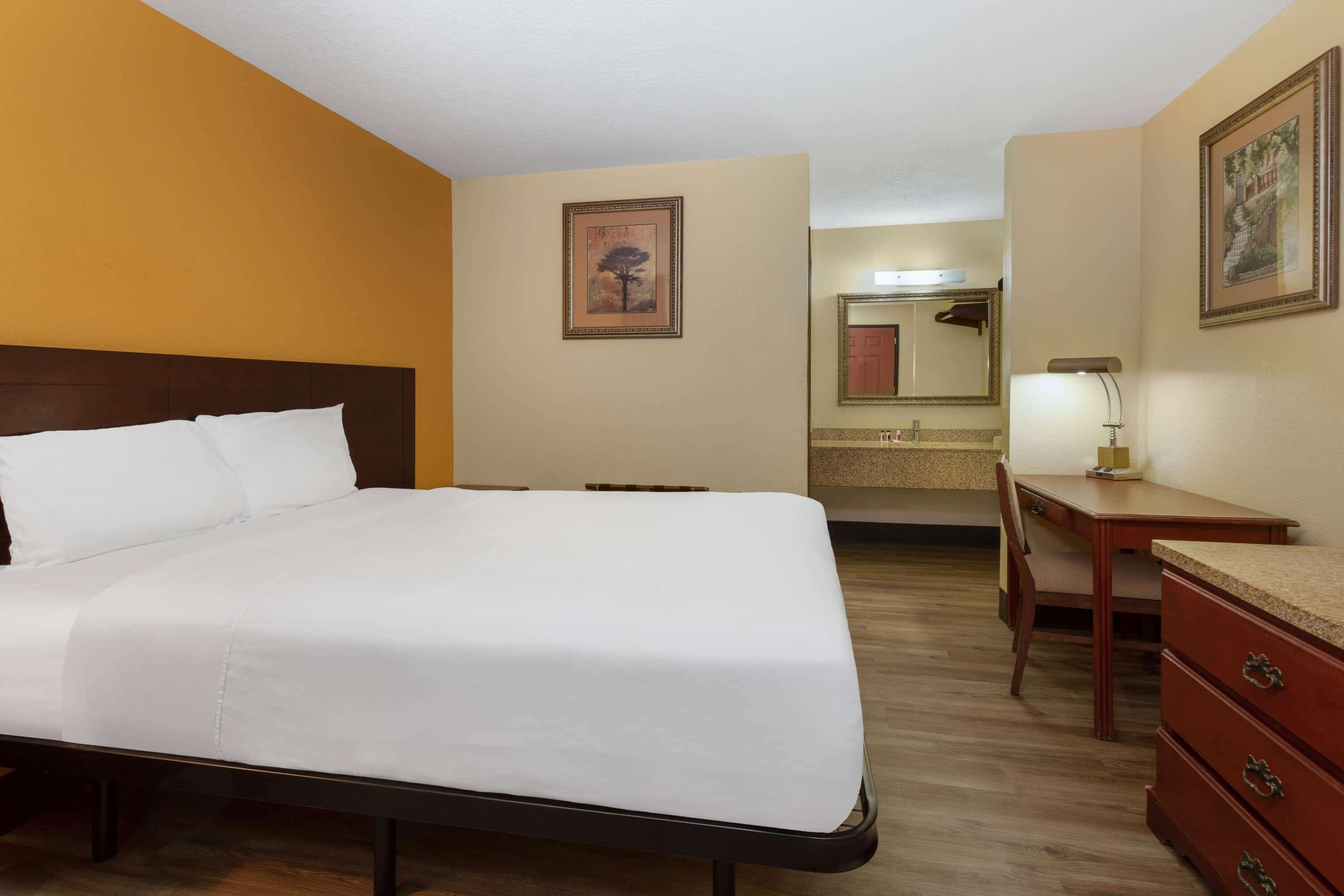 Travelodge By Wyndham Albuquerque East Exterior photo