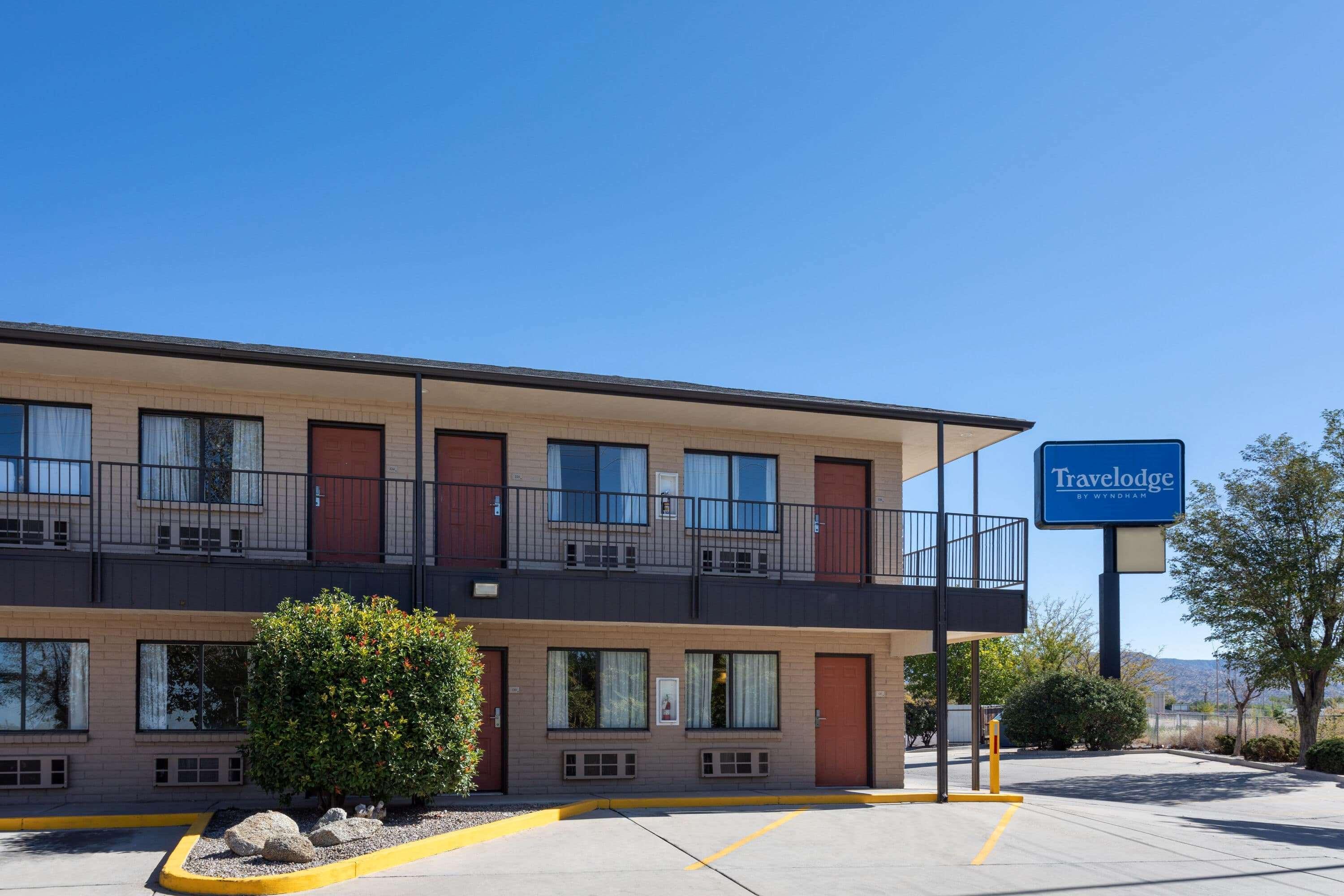 Travelodge By Wyndham Albuquerque East Exterior photo