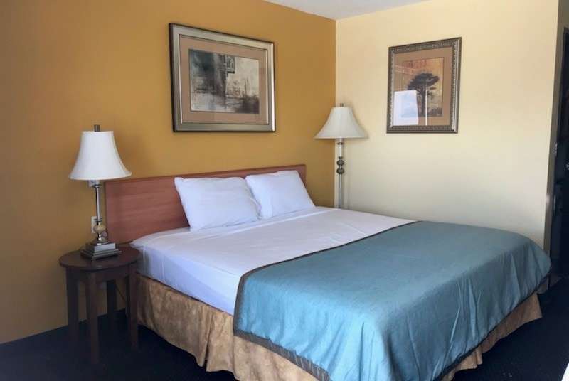 Travelodge By Wyndham Albuquerque East Room photo